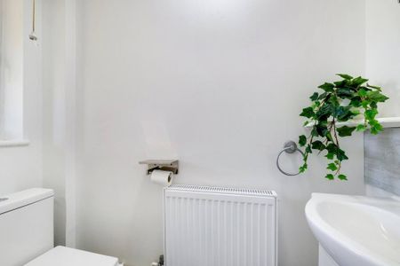 4 bedroom semi-detached house to rent - Photo 3