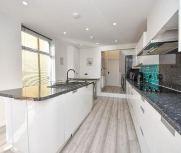 1 bedroom in a house share to rent - Photo 3