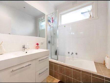 3/88 Chapel Road, Moorabbin VIC 3189 - Apartment For Rent | Domain - Photo 3