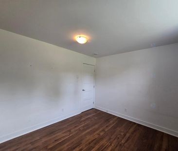 415 Rue Marc André, #A - Photo 2