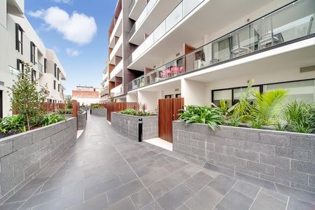 Modern Studio Apartment with Balcony - Photo 5