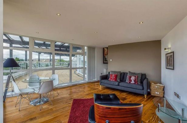 2 bedroom flat to rent - Photo 1