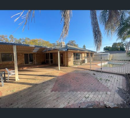 2 Davis Court, Morley, WA 6062 - Photo 4