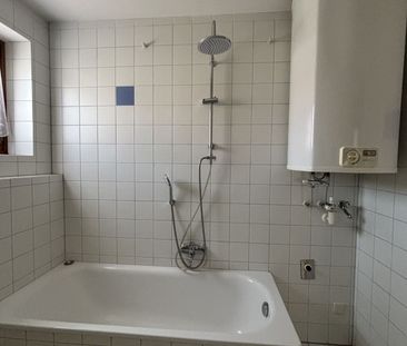 Lichtdurchflutete - 2-Zimmer-Wohnung im Obergeschoss mit großem Balkon - Photo 3