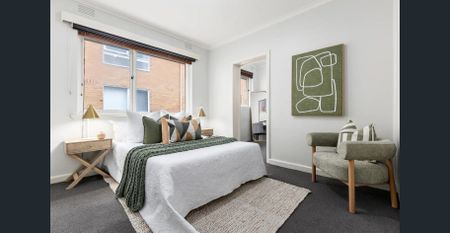 Light-Filled, Spacious Living in a Prime Elwood Location - Photo 5
