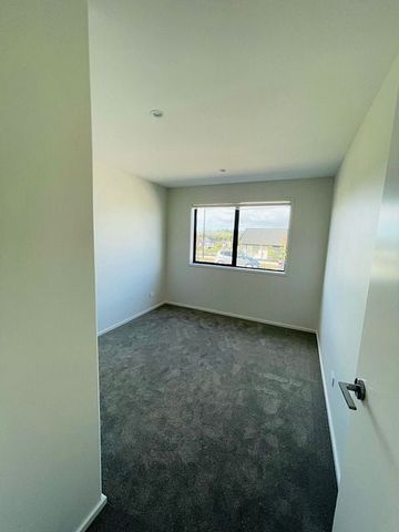 3bd house, Viewing at 11:30 am, Saturday, 29th Nov - Photo 3