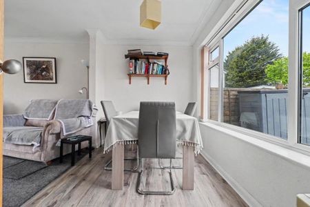 3 bedroom semi-detached house to rent - Photo 4