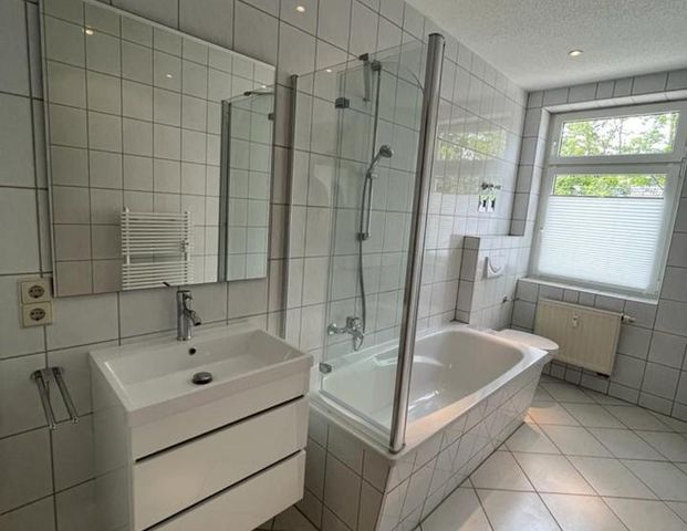 Schöne 2-Raum-Wohnung in Zwickau inkl. Küche und PKW-Stellplatz - Foto 1