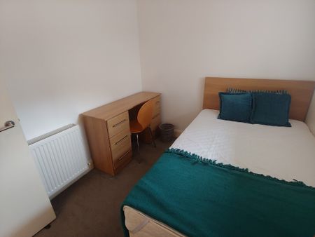 3 bedroom apartment to rent - Photo 4