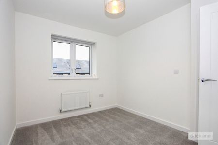 Peterborough - Photo 2