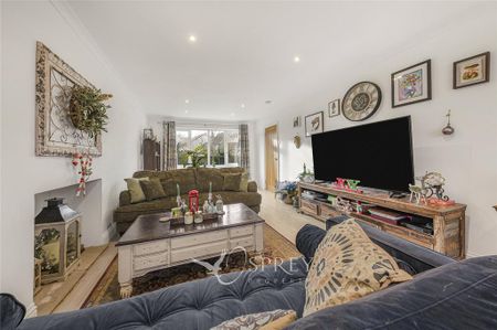 4 bedroom detached house to rent - Photo 2