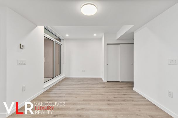 Condo in Surrey, BC - Photo 1