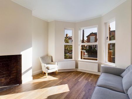 121 Haypark Avenue, Belfast, BT7 3FG - Photo 2