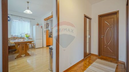 CASA DE INCHIRAT | MIHAI VITEAZUL | PANOURI SOLARE | COMI... - Fotografie 5