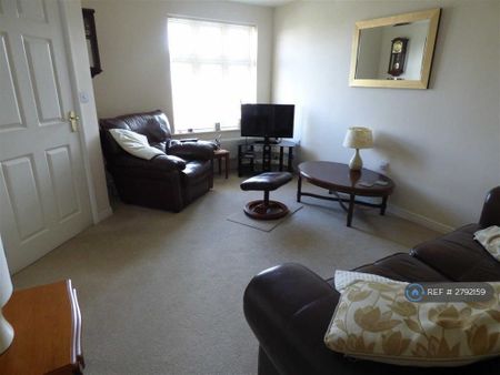 3 bedroom semi-detached house to rent - Photo 4