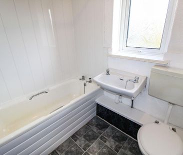 3 bedroom semi-detached house to rent - Photo 6