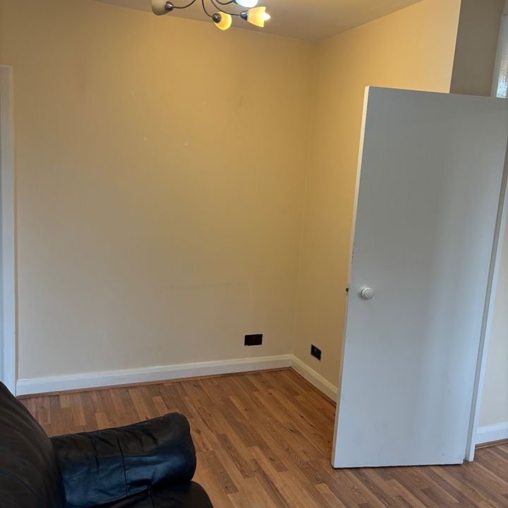 2 Bed Flat, Kings Drive, HA9 - Photo 1