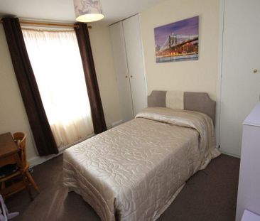 5 bedroom semi-detached house to rent - Photo 4