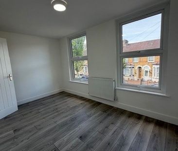 5 Bed Terraced House, Bulwer Road, N18 - Photo 3