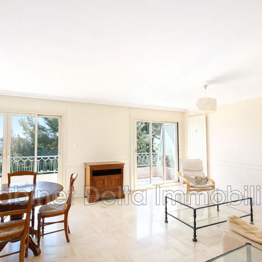 Location Appartement 3 pièces 89m² SANARY SUR MER 83110 - Photo 1