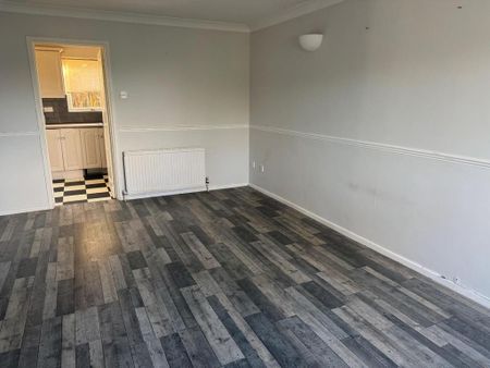 3 bedroom end of terrace house to rent - Photo 2