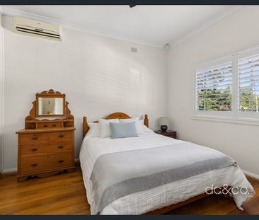 Versatile family living in a convenient setting - Photo 4