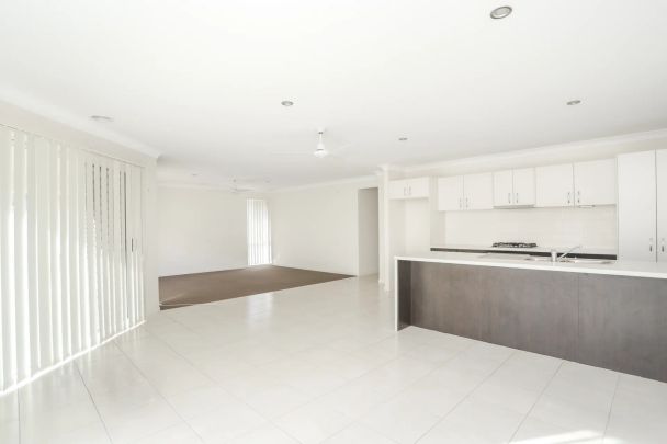 Spacious Family Living in Discovery Hill - Photo 1