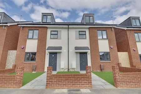 Farthing Row, Moneyfield Avenue, Portsmouth, PO3 - Photo 5