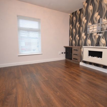 1 Bedroom FIrst Floor Flat - Photo 1