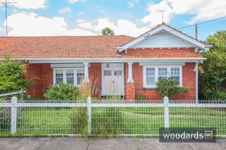 Attractive two-bedroom home in the heart of Hawthorn - Photo 5