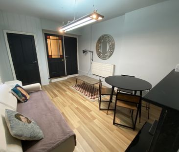 £1,100 PCM, Furnished Two Bedroom Ground Floor Flat with Shared Gar... - Photo 1