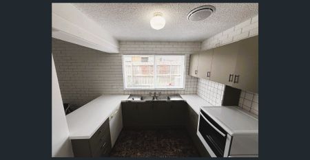 Stylish, Updated Townhouse in Prime Box Hill North Location - Photo 4