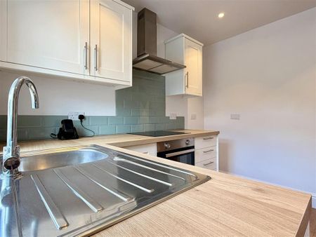 2 bedroom end of terrace house to rent - Photo 4