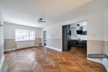 3 bedroom end of terrace house to rent - Photo 3