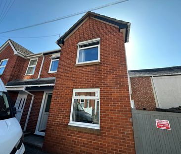 Semi-detached house to rent on - Photo 6