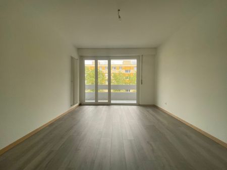 Appartement rénové de 4.5 pièces avec balcon - Photo 2