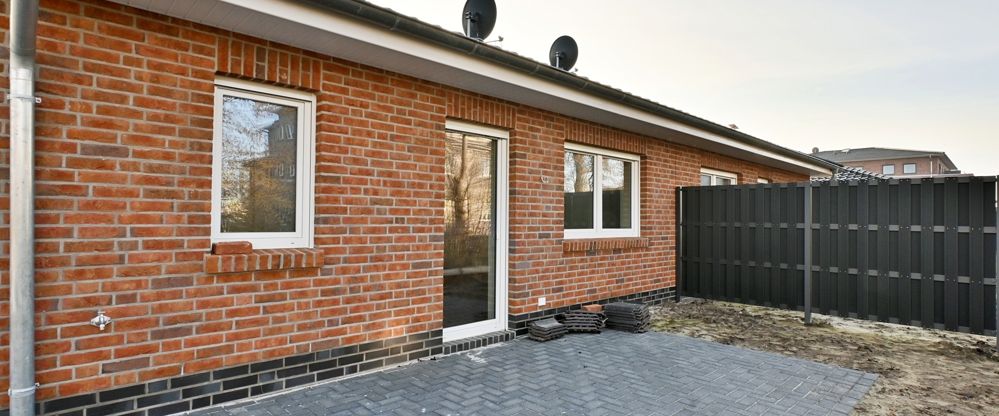 Erstbezug in Augustfehn! Ebenerdiger Bungalow mit moderner Ausstattung. (Rechte Seite) - Foto 1