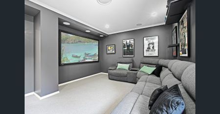 Spacious Double-Storey Home with Beautifully Landscaped Gardens – Now Available for Rent! - Photo 3