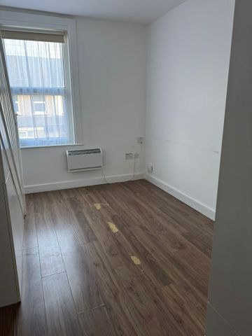 1 Bed Flat, Rosebery Avenue, N17 - Photo 2