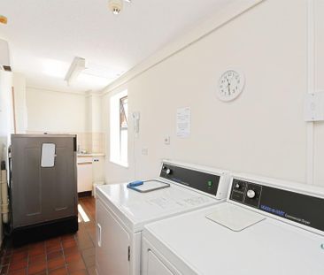 1 bedroom retirement property to rent - Photo 2