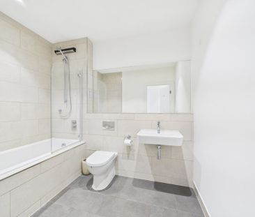 Ash House, Fairfield Avenue, Staines - Upon -Thames,TW18 - Photo 6