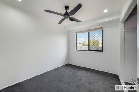 MODERN, SPACIOUS & PERFECTLY POSITIONED � COMFORTABLE FAMILY LIVING IN MILLBANK - Photo 4