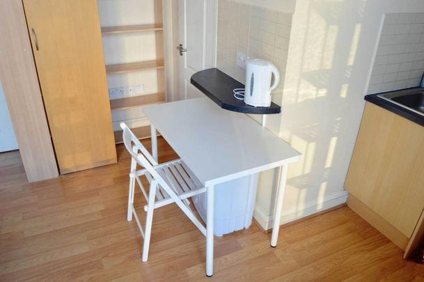 Studio to rent - Photo 1