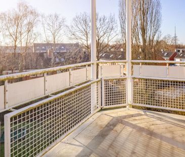 Lichtdurchflutete Maisonette-Wohnung in unmittelbarer Nähe zum Bürg... - Photo 4