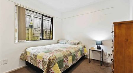 MANUREWA, 4 BEDROOMS - Photo 2