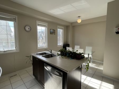 For Lease - 2171 Fiddlers Way Unit# 32, Oakville, Ontario - Photo 3