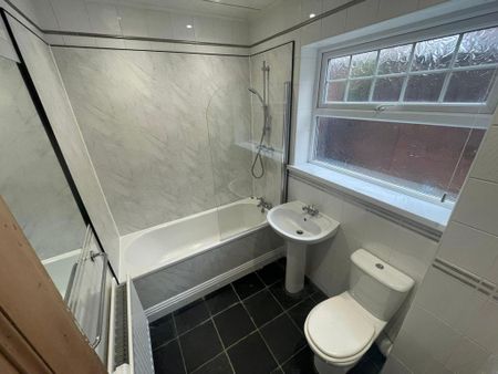 2 bedroom ground floor flat to rent - Photo 5