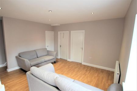 4 bedroom terraced house to rent - Photo 3