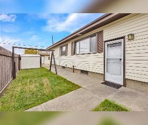 4 Bed 2 Bath Duplex North Edmonton For Rent - Photo 4