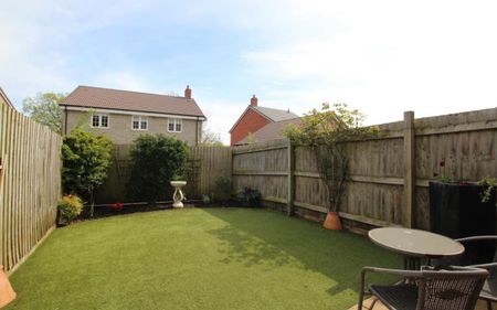 *** STUDENT HOUSE ***£795PPPM bills included*** A rare opportunity to secure a beautiful five bedroom student house with bills included. Available August 2026. - Photo 4